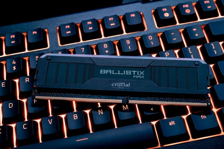 Actual product image Crucial Ballistix MAX RGB (2 x 8GB, 4000 MHz, DDR4-RAM, DIMM)