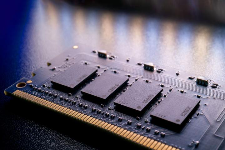 Actual product image Crucial Ballistix MAX RGB (2 x 8GB, 4000 MHz, DDR4-RAM, DIMM)