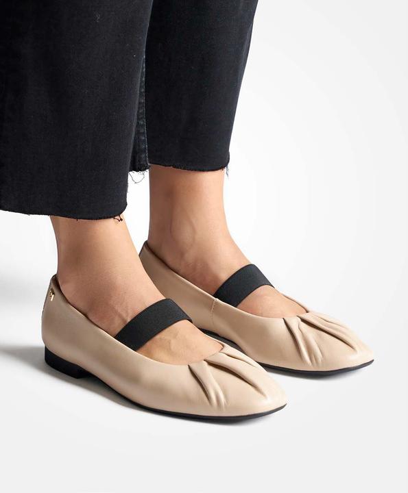 Actual product image Paul Green This fashionable ballerina from is a wonderful companion. The upper material is made from (37)