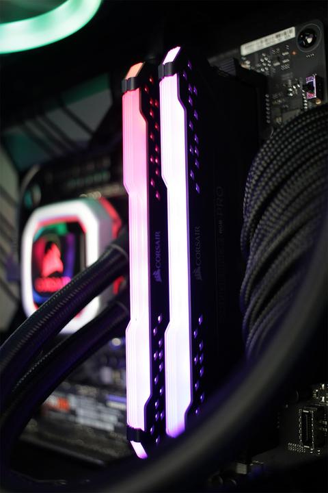 Produktbild Mifcom Spectrum RTX2080Ti Core i9 Ultimate (Intel Core i9-9900K, 32 GB, 1000 GB, GeForce RTX 2080 Ti)