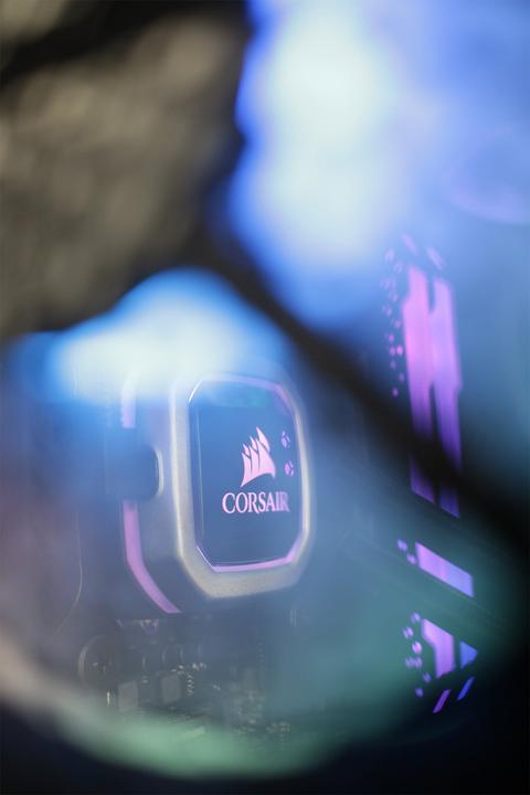 Produktbild Mifcom Spectrum RTX2080Ti Core i9 Ultimate (Intel Core i9-9900K, 32 GB, 1000 GB, GeForce RTX 2080 Ti)