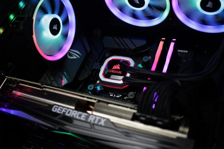 Produktbild Mifcom Spectrum RTX2080Ti Core i9 Ultimate (Intel Core i9-9900K, 32 GB, 1000 GB, GeForce RTX 2080 Ti)