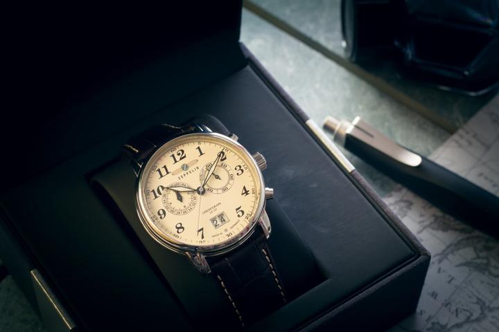 Actual product image Zeppelin LZ127 Count Chronograph (Analogue wristwatch, Chronograph, 40 mm)