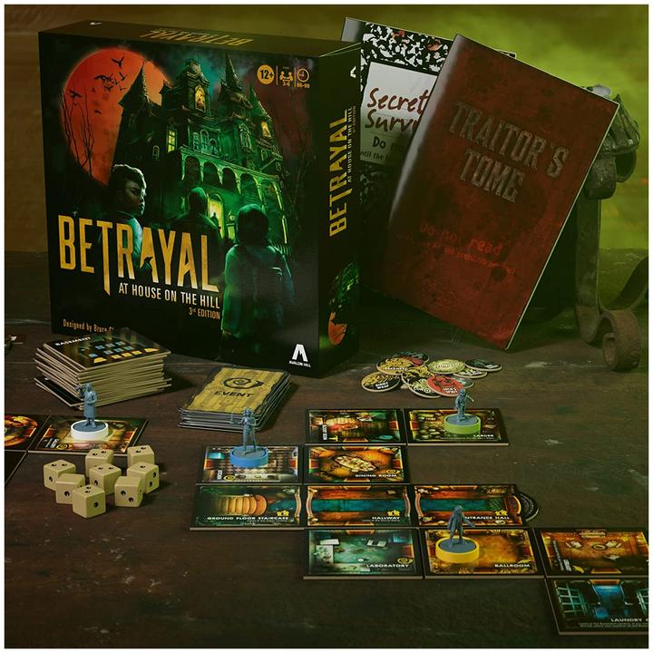 Image du produit Hasbro Gaming La trahison à la maison sur la colline : 3ème édition (Anglais)