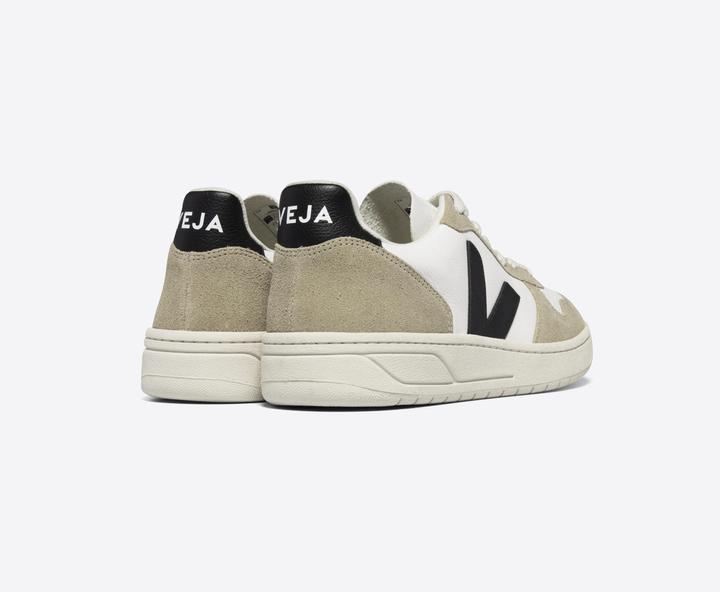 Actual product image Veja V-10 (44)