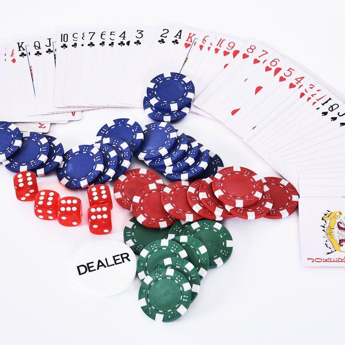 Actual product image Swisshandel24 Poker case poker set 300 poker chips 2x pack of cards 5x dice 1x aluminium case poker set chips