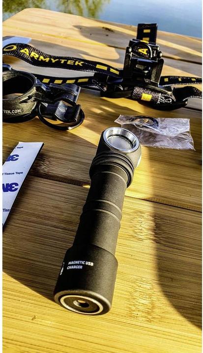 Produktbild ArmyTek Wizard C2 Pro Magnet Multifunktionslampe USB XHP50.2 warm (11.20 cm, 2500 lm)