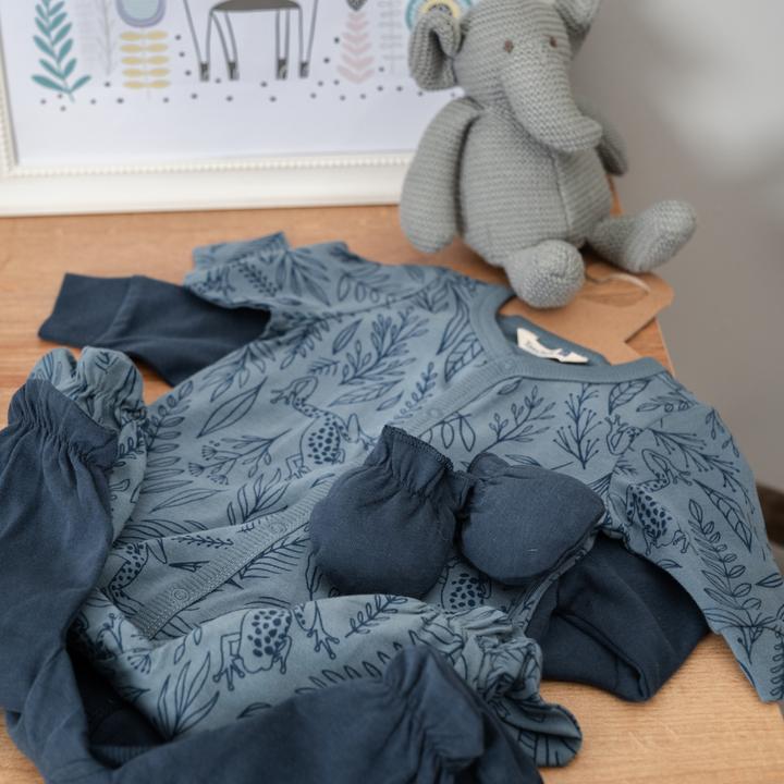 Image du produit TotsTale Premium 8-tlg. Newborn Starter-Set – Babykleidung aus Bio-Baumwolle – Geschenk zur Geburt (50, 56, 62, 68)