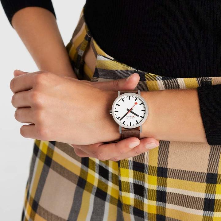 Actual product image Mondaine Classic - Vegan polished (Analogue wristwatch, Swiss made, 40 mm)