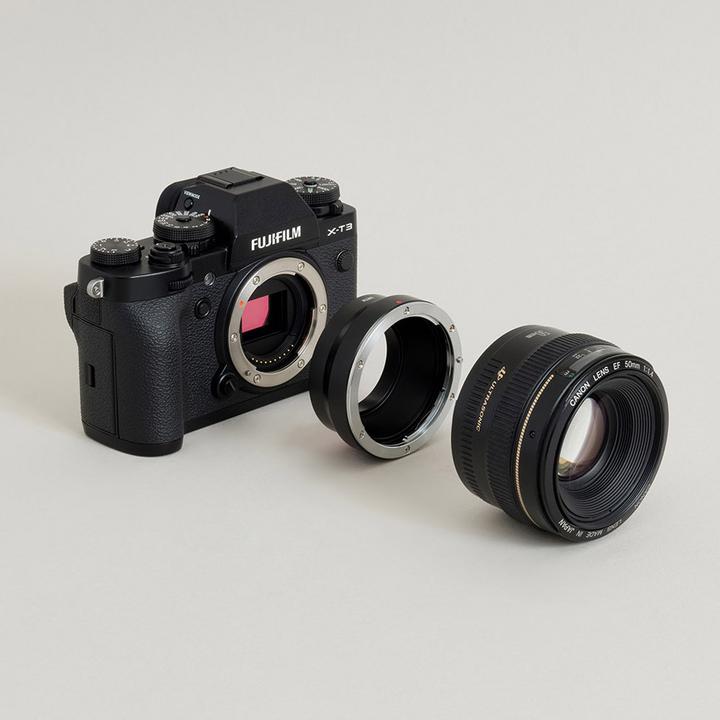 Produktbild Urth Lens Mount Adapter: Compatible with Canon (EF / EF S) Lens to Fujifilm X Camera Body