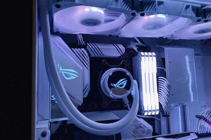 Produktbild ASUS ROG Strix LC 360 RGB White Edition