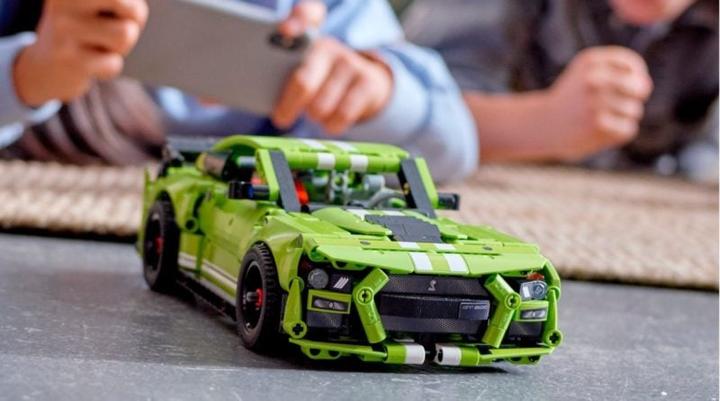 Actual product image LEGO Ford Mustang Shelby GT500 (42138, LEGO Technic)