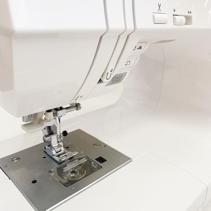 Actual product image Singer 9960 Quantum Stylist Computer free arm