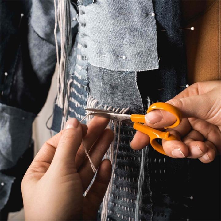 Productafbeelding Fiskars Klassieke gebogen manicure schaar 100mm lang (10 cm)