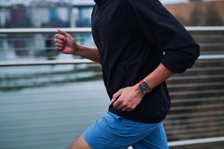 Actual product image Amazfit BIP 6, RED