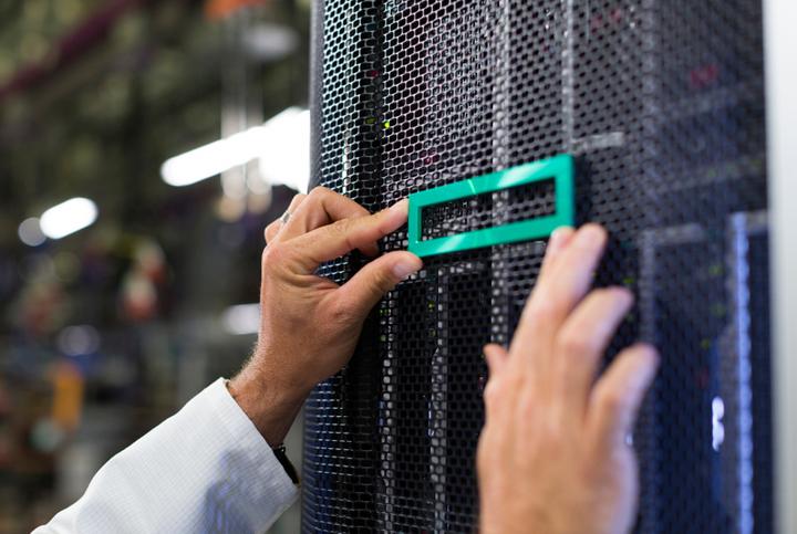 HPE MSA 2060 SAS 12G 2U 12-disk LFF Drive Enclosure (SAS)
