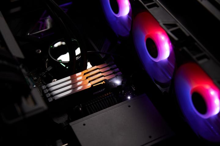 Produktbild Kingston FURY Beast RGB (1 x 32GB, 5600 MHz, DDR5-RAM, DIMM)