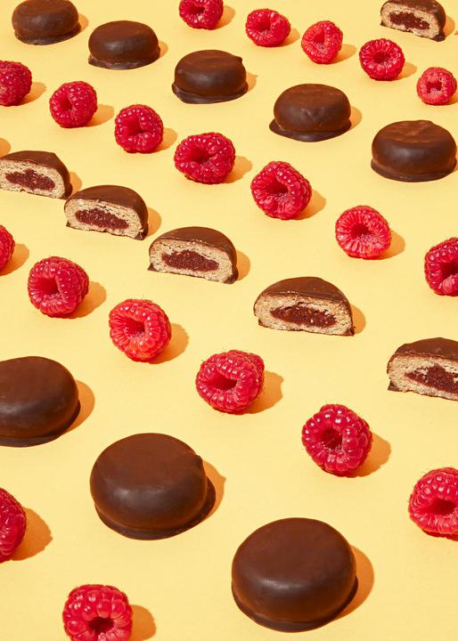 Image du produit KoRo Biscuit bio à l'avoine fourré à la framboise et enrobé de chocolat noir (480 g)