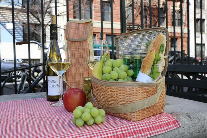 Produktbild Kikkerland Wicker Food Box
