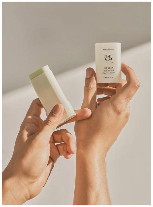 Immagine prodotto Beauty of Joseon Matte sun stick : Mugwort + Camelia (Stick solare, Crema solare viso, SPF 50+, 18 ml, 18 g)