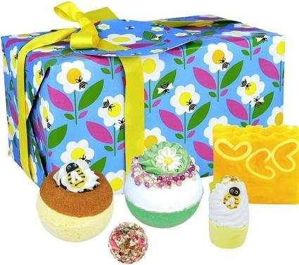 Actual product image Bomb Cosmetics Just Bee Yourself 5 Piece Handmade Wrapped Bath Set (Hair care set)
