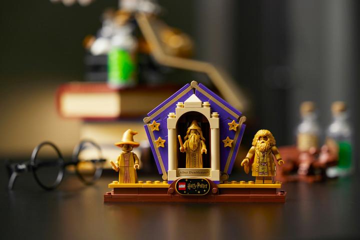 Actual product image LEGO Hogwarts Icons - Collector's Edition (76391, LEGO Harry Potter, LEGO Rare Sets)