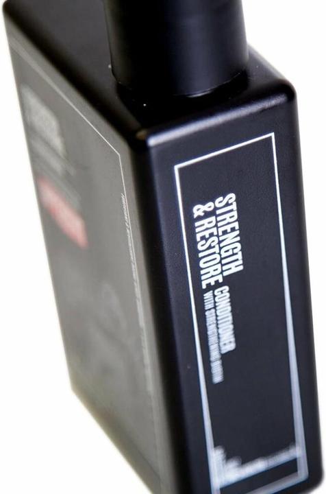 Image du produit Uppercut Deluxe Après-shampoing Strength and Restore (240 ml)