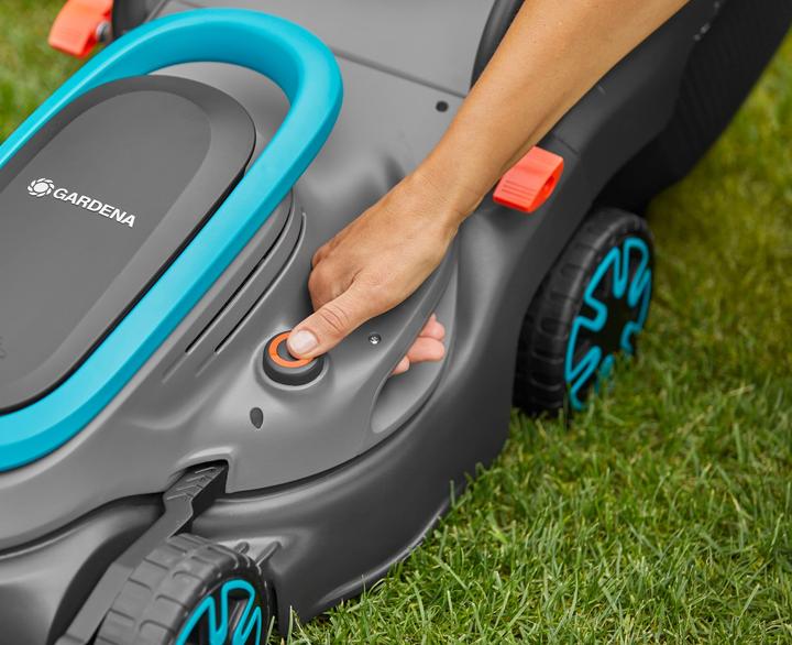 Actual product image Gardena Battery Lawnmower PowerMax 32/18V P4A Ready-To-Use Set (Rechargeable battery operated)