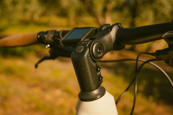 Image du produit Rockrider E-Bike SUV Trekking 28 pouces e-actv 500 LF entrée basse Yamaha beige
