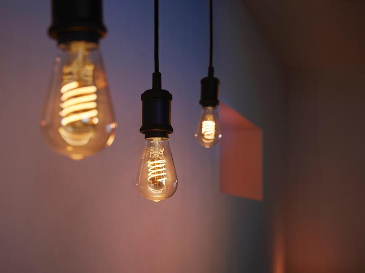 Produktbild Philips Hue White BT (E27, 7 W, 550 lm, 1 x, G)