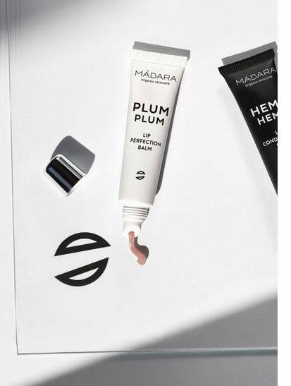 Image du produit Madara Baume à lèvres à l'huile de noyau de prune - Plum Plum Perfection Lip Balm (Baume, 15 ml)