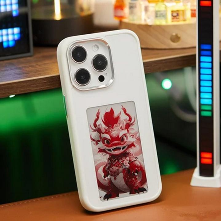 Immagine prodotto PhoneLook Cover fai da te con display E-Ink e tecnologia NFC per sfondi fotografici personalizzati (Apple iPhone 15 Pro Max)