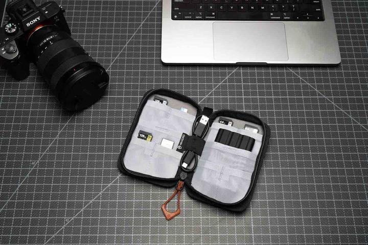 Image du produit Wandrd Memory Card Case, Sedona Orange (0.70 l)