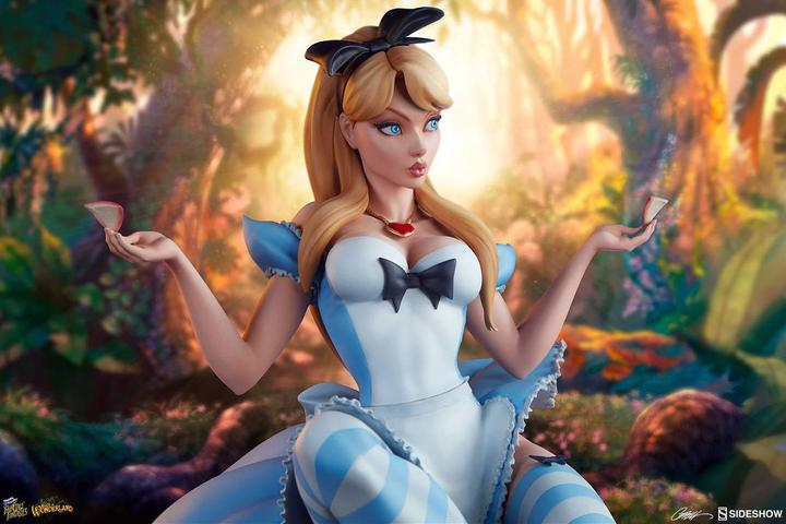 Actual product image Sideshow Fairytale Fantasies Collection "Alice in Wonderland" Statue