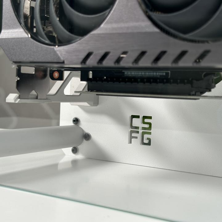Actual product image Creative Solutions For Gamers CSFG Frostbite wall-mounted enclosure - white, Micro-ITX (Micro-ITX)