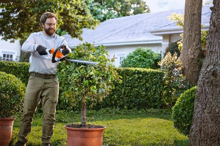 Immagine prodotto Stihl Set tagliasiepi a batteria HSA 40 con 2 batterie AS 2 e caricabatterie AL 1 (Tagliasiepi a batteria)