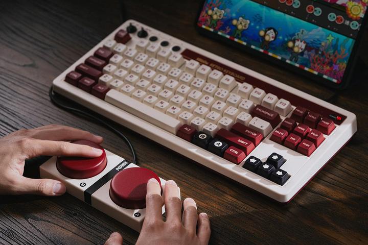 Actual product image 8bitdo Mechanical Keyboard Hot Swappable 87 Keys (Eng. Int., Wireless)