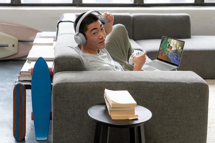 Immagine prodotto Microsoft Surface Laptop Go 2 (12.40", Intel Core i5-1135G7, 8 GB, 256 GB)