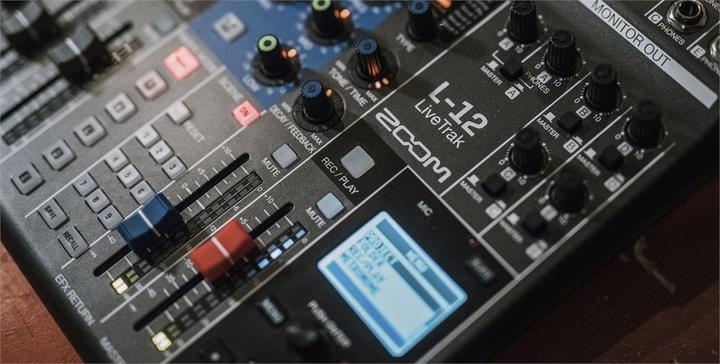 Produktbild Zoom L-12 LiveTrak (Studio- und Livemixer)