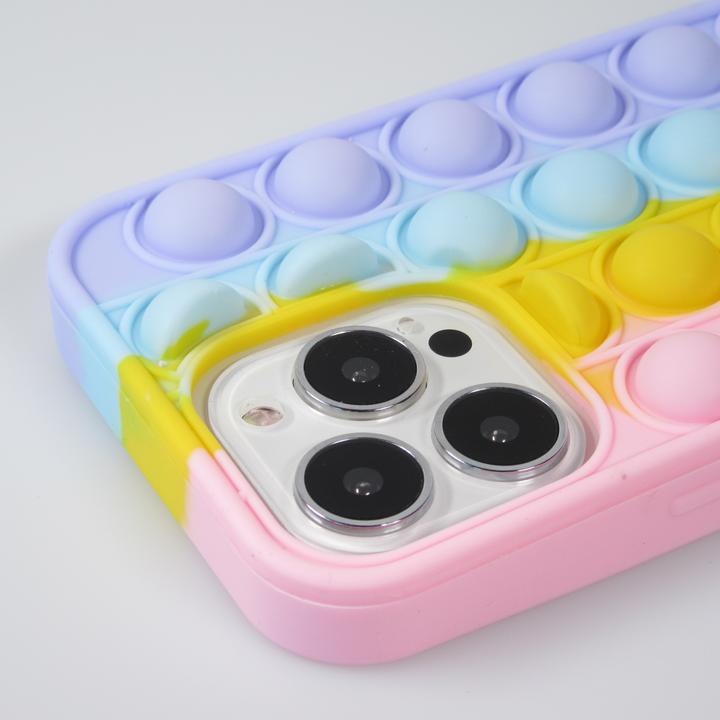 Image du produit PhoneLook Coque Silicone jeu éclate bulles anti-stress arc-en-ciel (Apple iPhone 13 Pro)