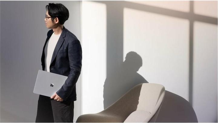 Produktbild Microsoft Surface Laptop 7. Edition (Intel) for business – Copilot+ PC (15", Intel Core Ultra 5 238V, 32 GB, 512 GB, CH)