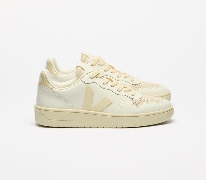 Actual product image Veja V-10 Leather Pure Calcaire (41)
