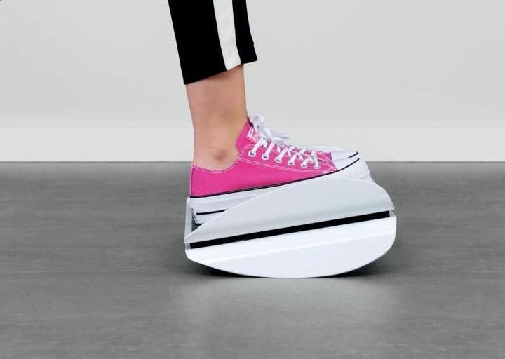 Actual product image Leitz WOW ergonomically adjustable footrest (51 x 13.5 x 30 cm)