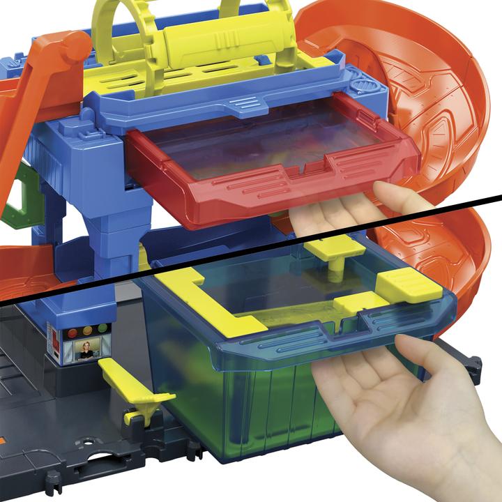 Actual product image Hot Wheels City ECL Tunnel Twist Car Wash