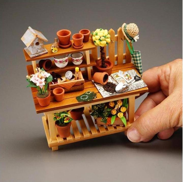 Immagine prodotto Reutter 001.741/1 - Tavolo da giardinaggio in miniatura