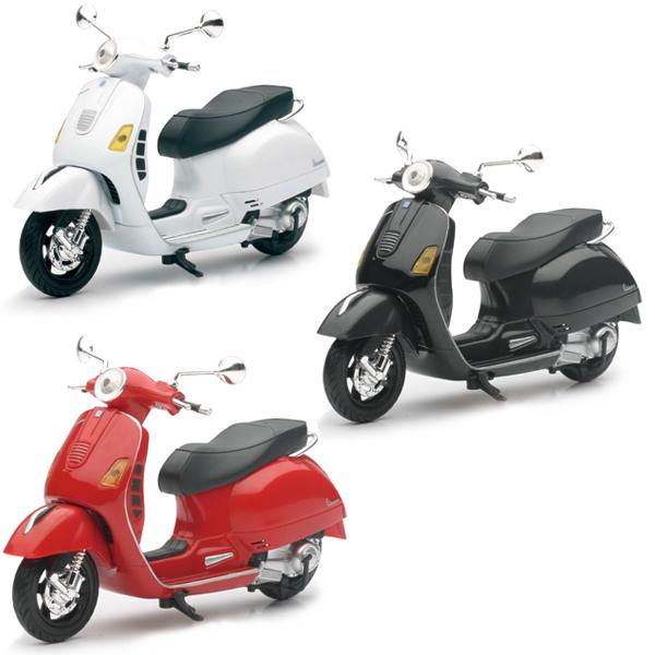 Actual product image New Ray 1:12 Vespa GT300 Super (assorted)