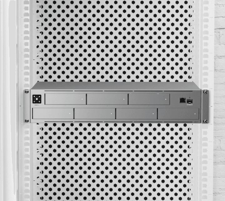 Actual product image Ubiquiti UniFy UNAS-Pro - NAS Server (2U) - 7 Bays - RAM 8 GB - 10Gb/s - Gigabit Ethernet - Grey (0 TB)