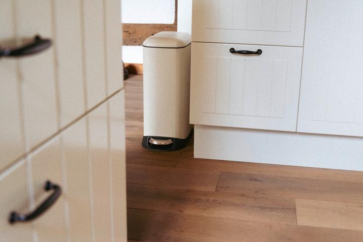 Actual product image Wenko Treteimer Design Easy-Close (12 l)