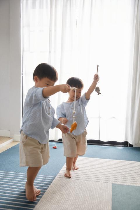 Immagine prodotto Plantoys Gioco di pesca (Inglese, Tedesco, Francese, Italiano, Svizzero-tedesco)