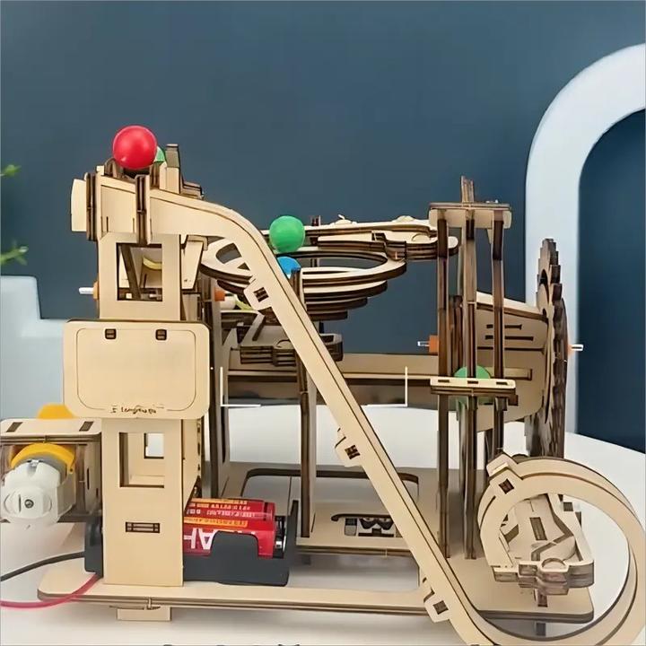 Immagine prodotto The Toy Company 3D Holz Kugelbahn, Murmelbahn Puzzle aus Holz, batteriebetrieben